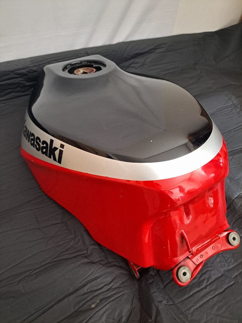 Kawasaki GPZ400R ガソリンタンク