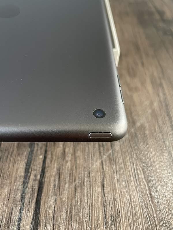 ⑪【美品】iPad Apple 第9世代　Wi-Fiモデル　64GB