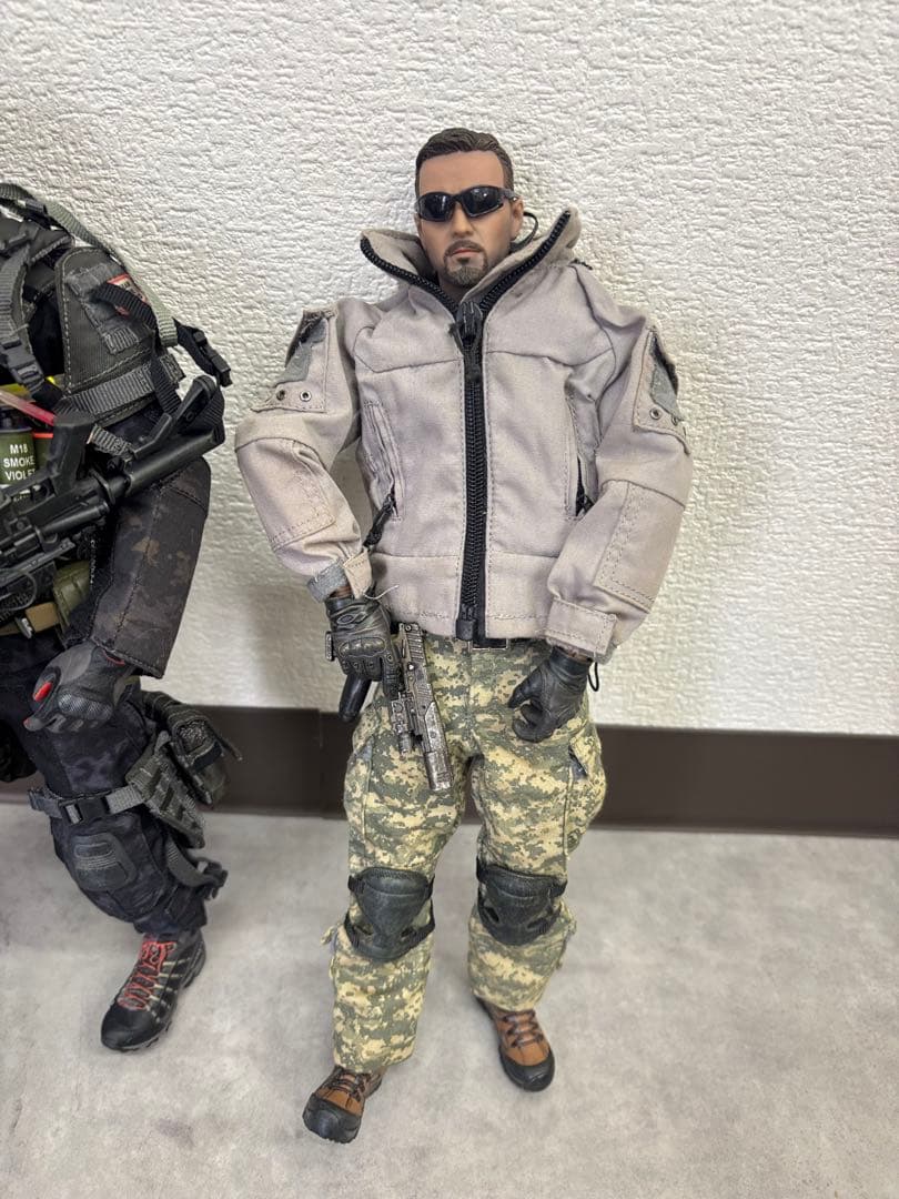 カ*ン様 1/6スケール ミリタリーフィギュア 2体セット フル装備 武器大量