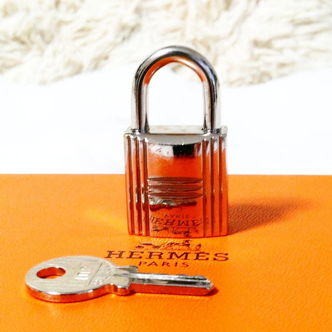 HERMES エルメス カデナ南京錠パドロック　チャームアクセサリー