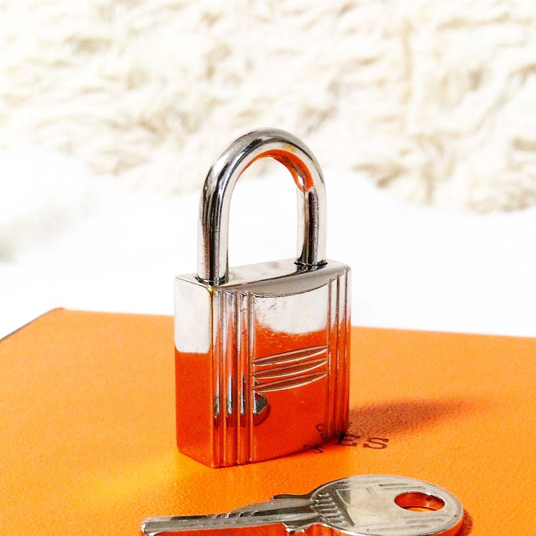 HERMES エルメス カデナ南京錠パドロック　チャームアクセサリー