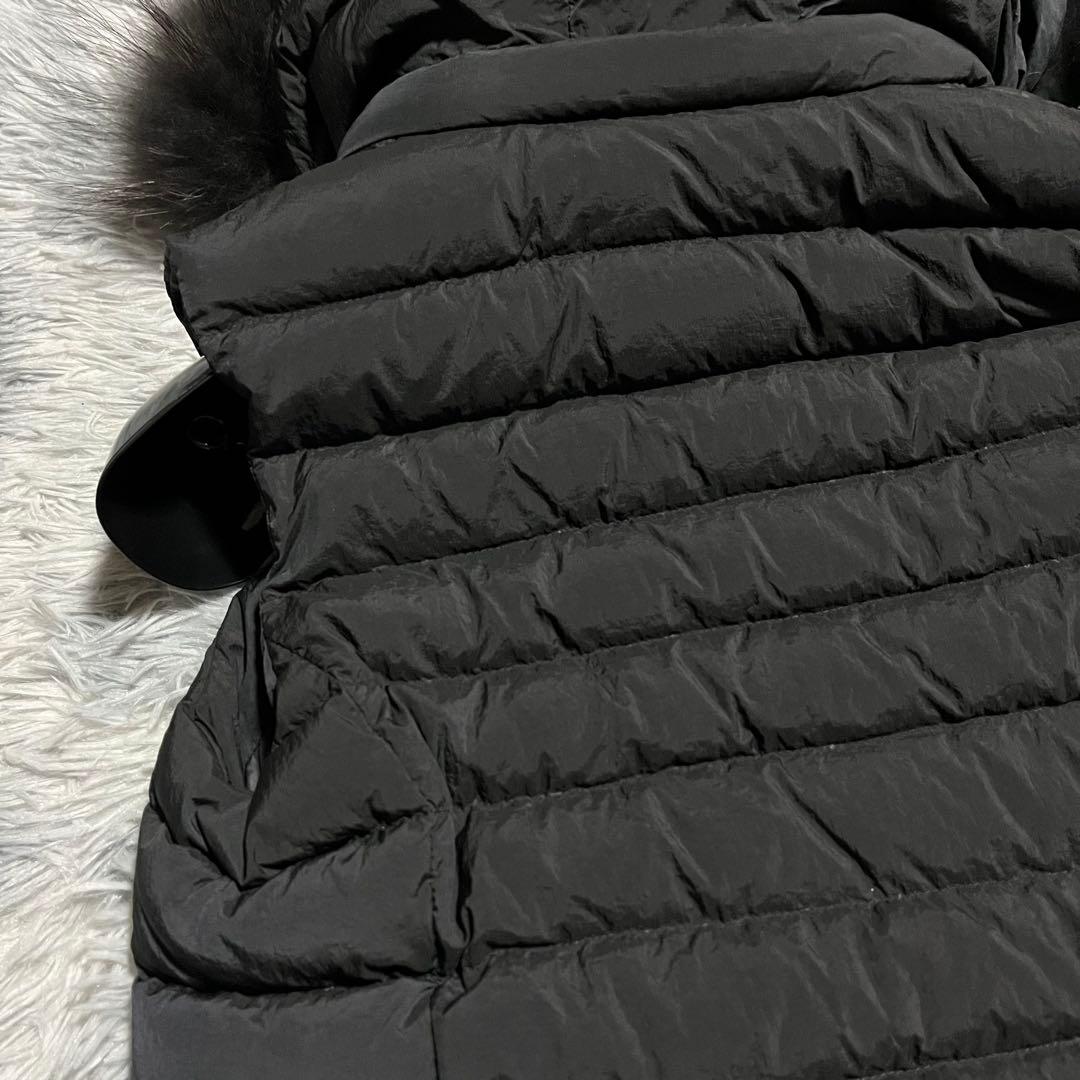 美品 TATRAS オルシエラ ダウンベスト ラクーンファー　3way 黒　02