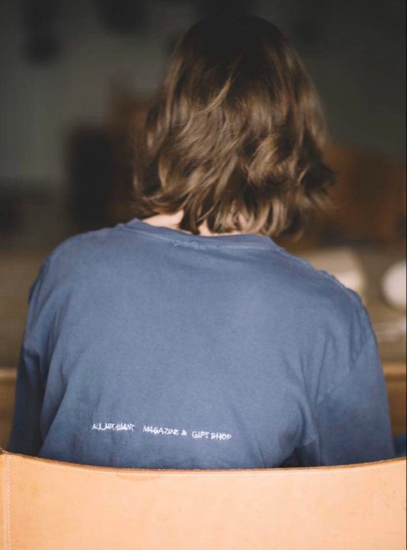 AWW ネイビー Tシャツ　新品