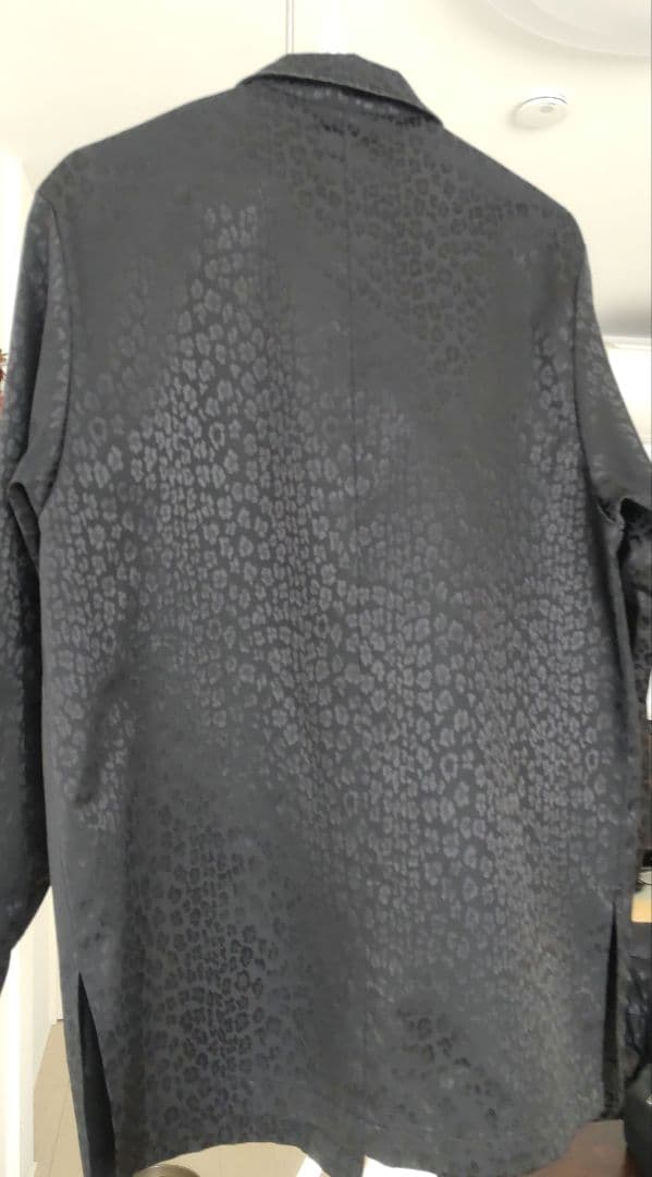 FENDIのショートコート、黒地に地紋入り、madeinItaly