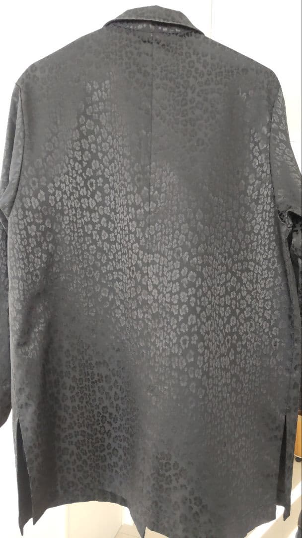 FENDIのショートコート、黒地に地紋入り、madeinItaly