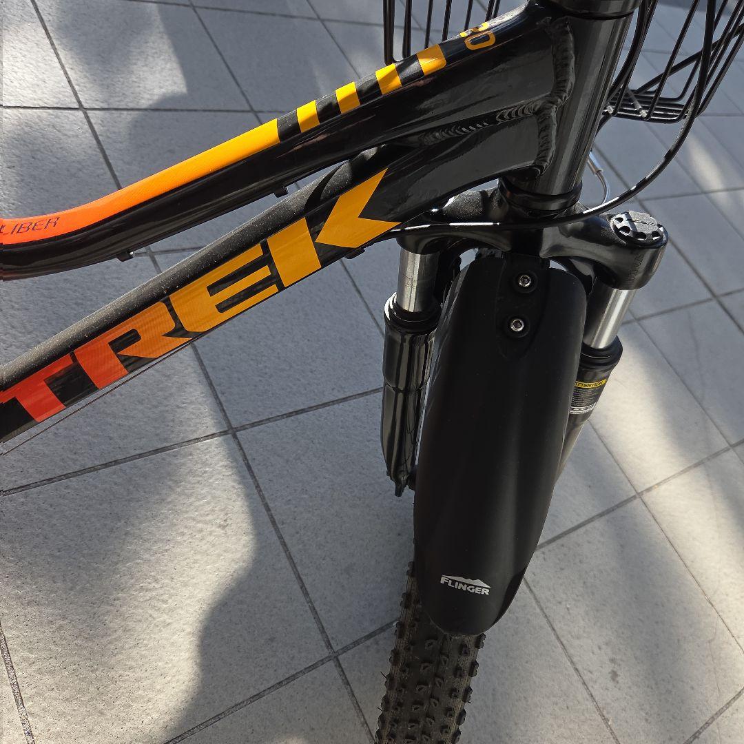 Trek キッズ自転車 20インチ ブラック/オレンジ　(東京都中央区引取のみ)