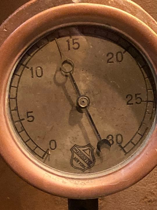 S*O様 輸入品ディズニーシー　センターオブジアース　ポンプ圧力ゲージ同じ種類