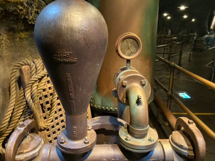 S*O様 輸入品ディズニーシー　センターオブジアース　ポンプ圧力ゲージ同じ種類