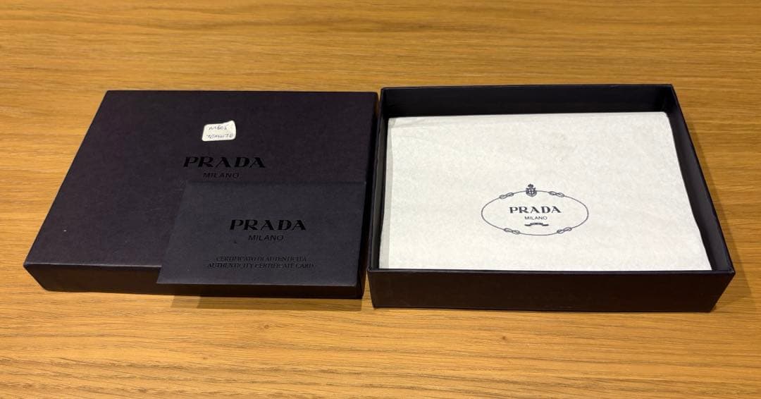 美品 プラダ 折り財布 サフィアーノレザー 三角ロゴ コンパクトジップ ブラック