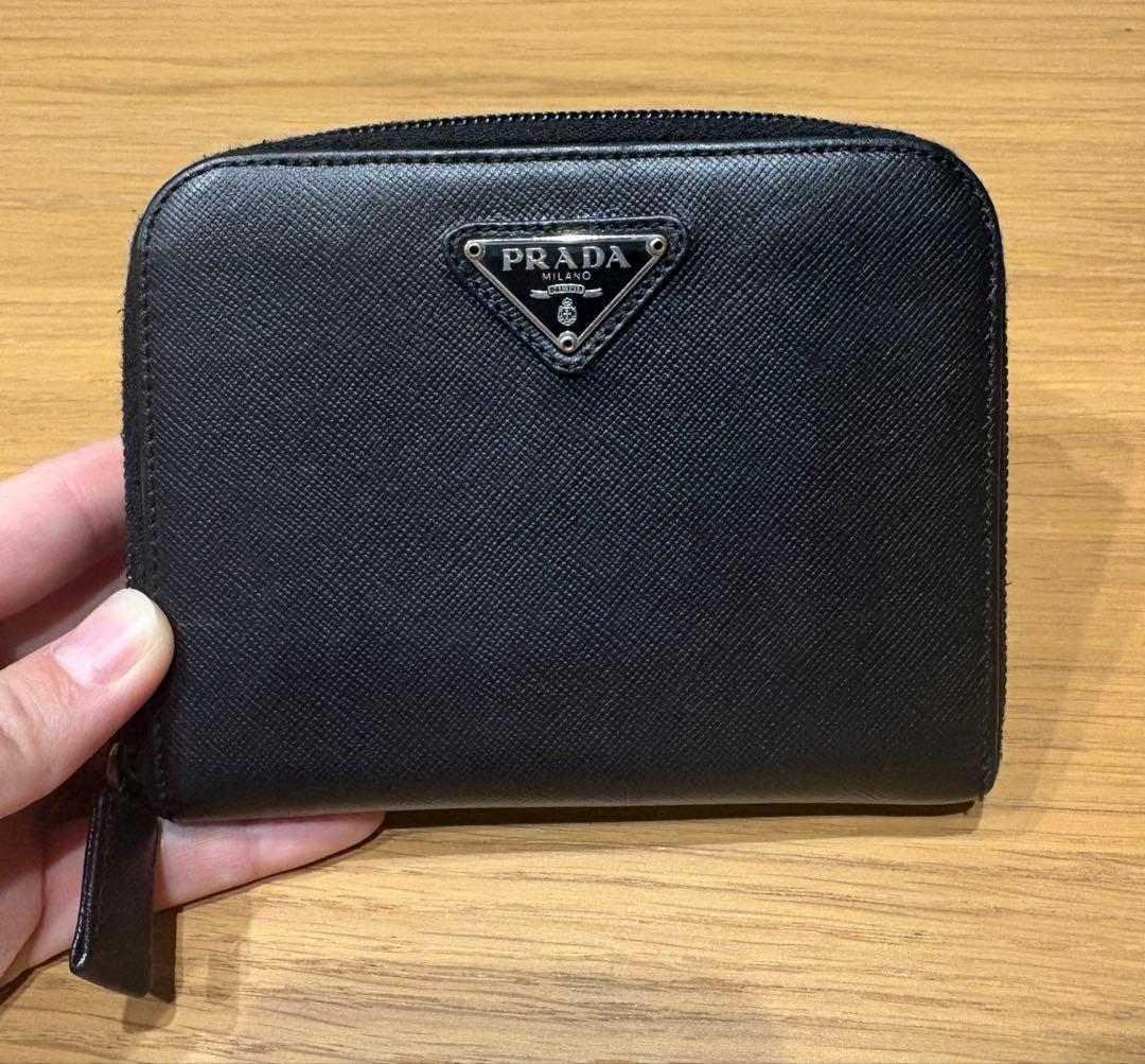 美品 プラダ 折り財布 サフィアーノレザー 三角ロゴ コンパクトジップ ブラック