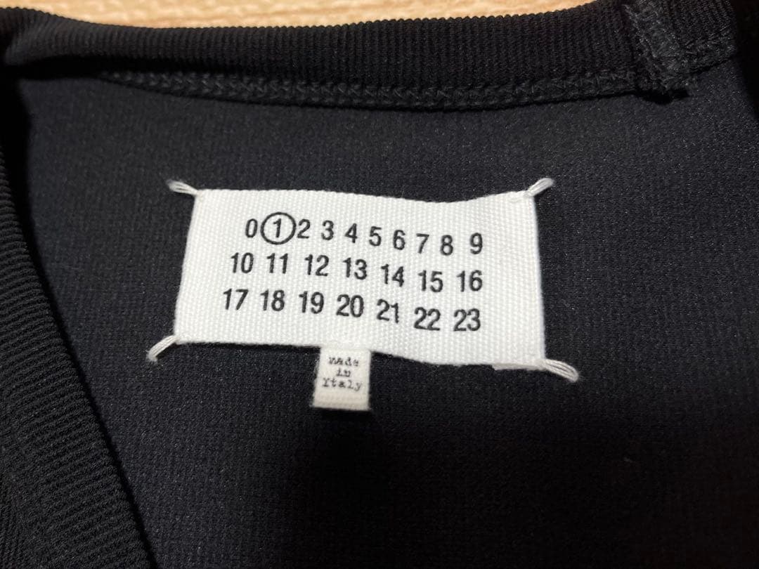 美品 メゾンマルジェラ 変形ネック リブニットタンクトップ　black XS