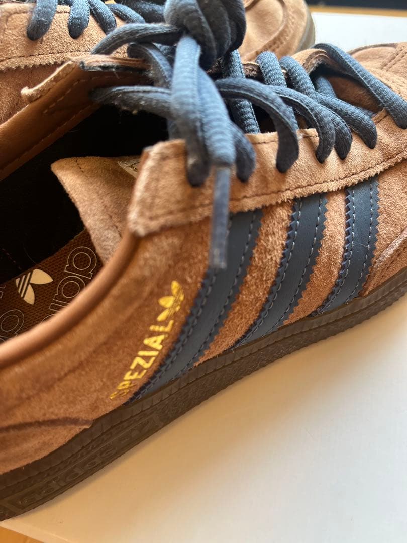 スニーカー　adidas SPEZIAL