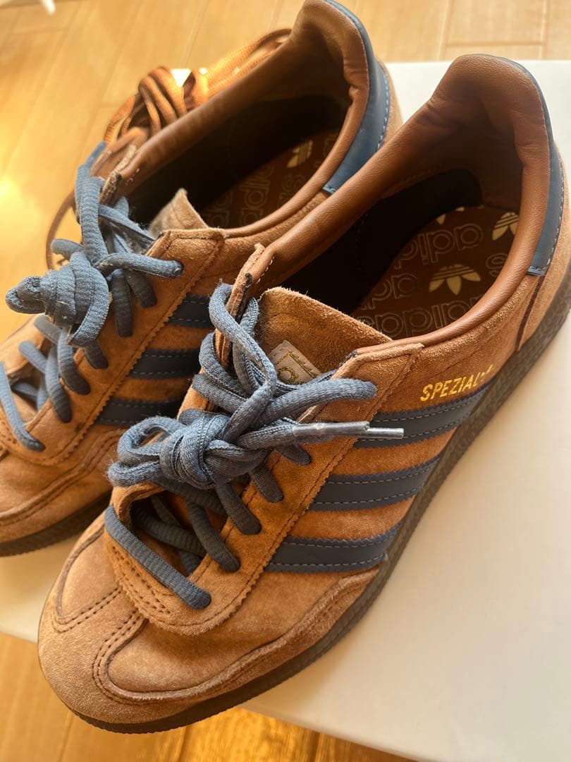 スニーカー　adidas SPEZIAL