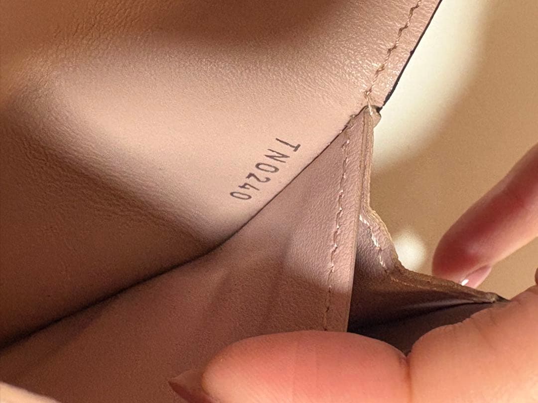 ルイヴィトン マヒナ イリス コンパクト 折り財布　最終値下げ