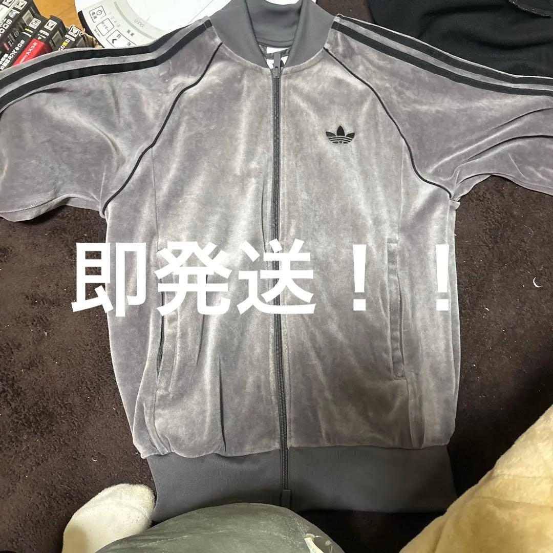 adidas オリジナルスベルベットジャケットグレーベロアトラックジャケット