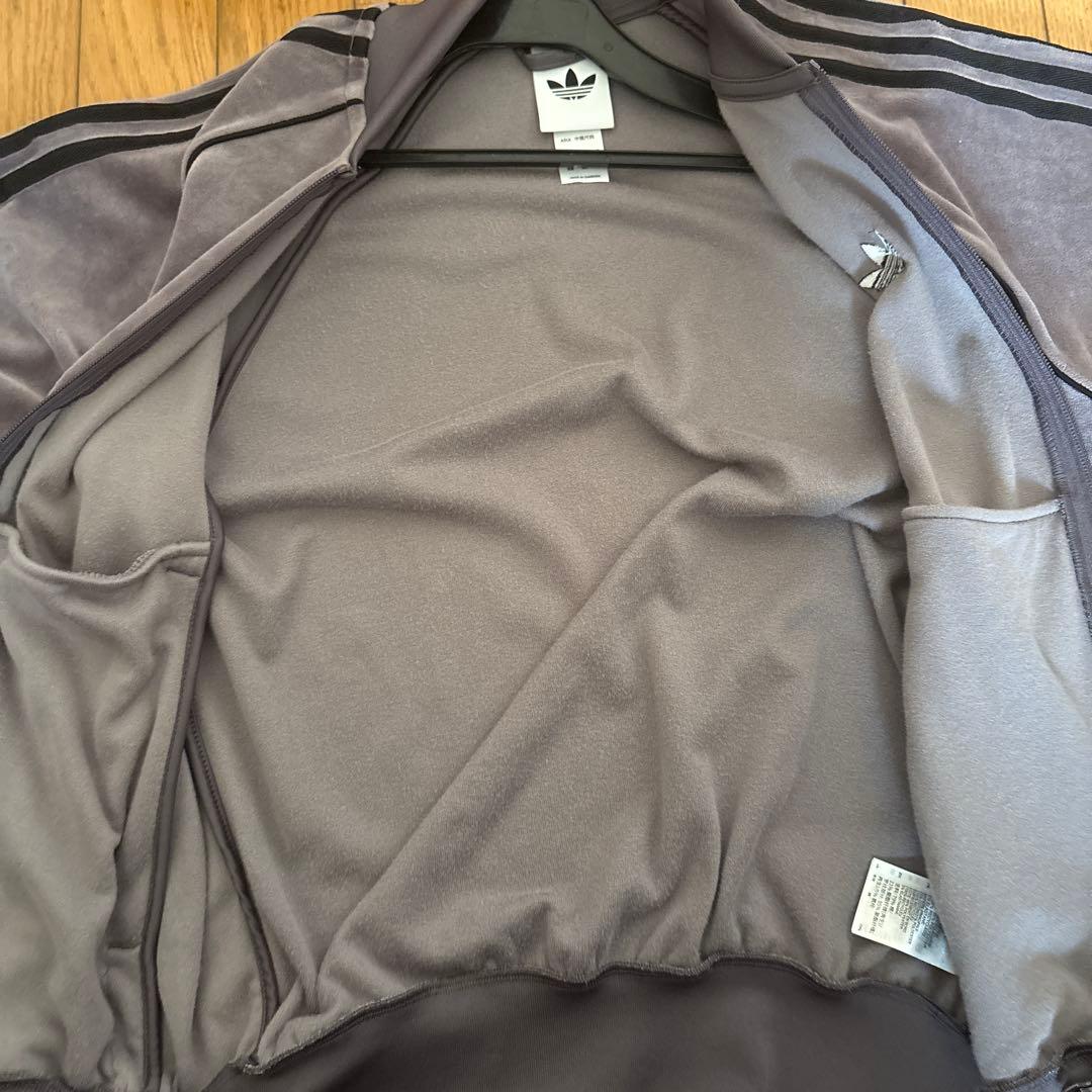 adidas オリジナルスベルベットジャケットグレーベロアトラックジャケット