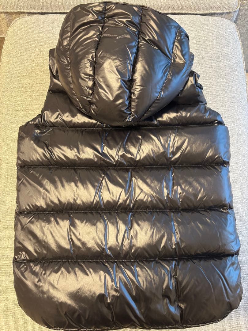 TATRAS ブラック ダウンベスト フード付き