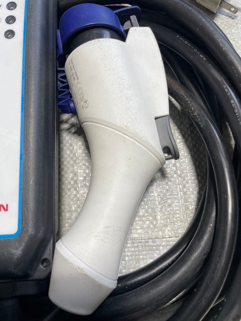 日産　リーフ　充電ケーブル　3NK0A