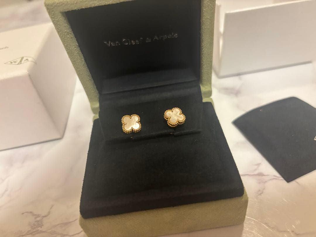 Van Cleef & Arpels スウィート アルハンブラ ピアス MOP