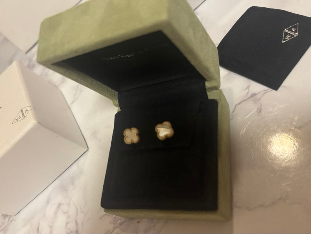 Van Cleef & Arpels スウィート アルハンブラ ピアス MOP