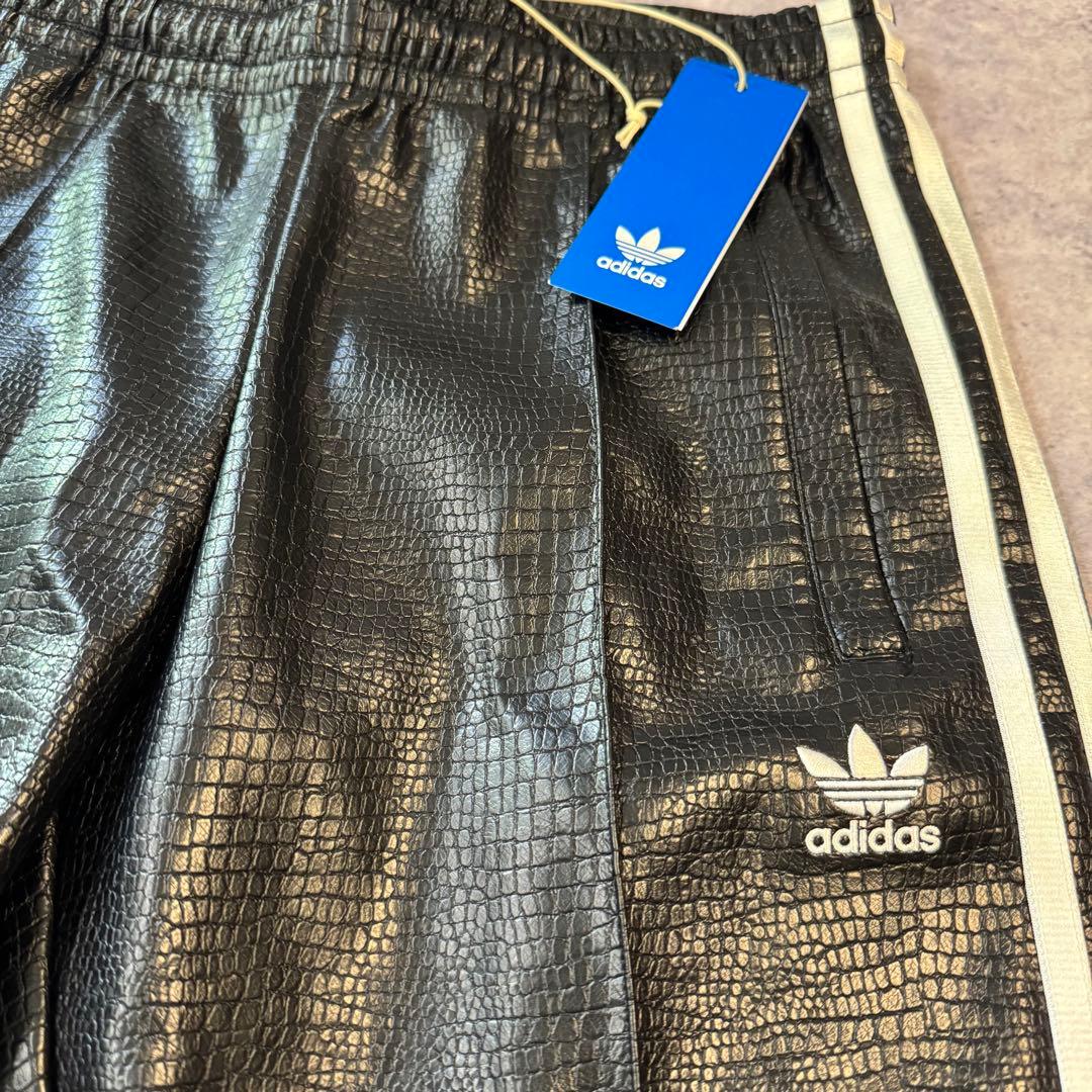 【新品】　アディダス　クロコ フェイクレザー トラックパンツ　ジャージ