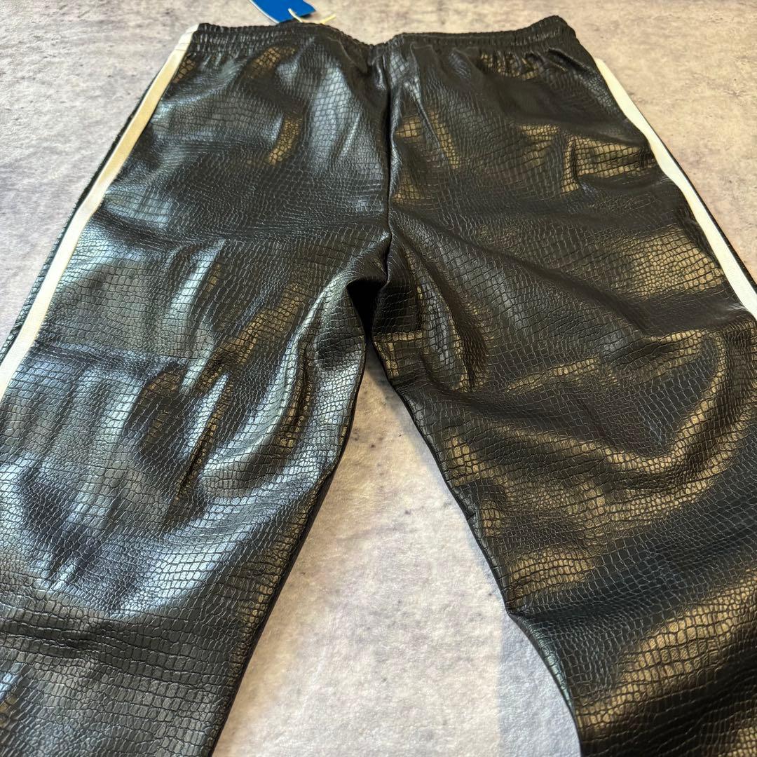 【新品】　アディダス　クロコ フェイクレザー トラックパンツ　ジャージ