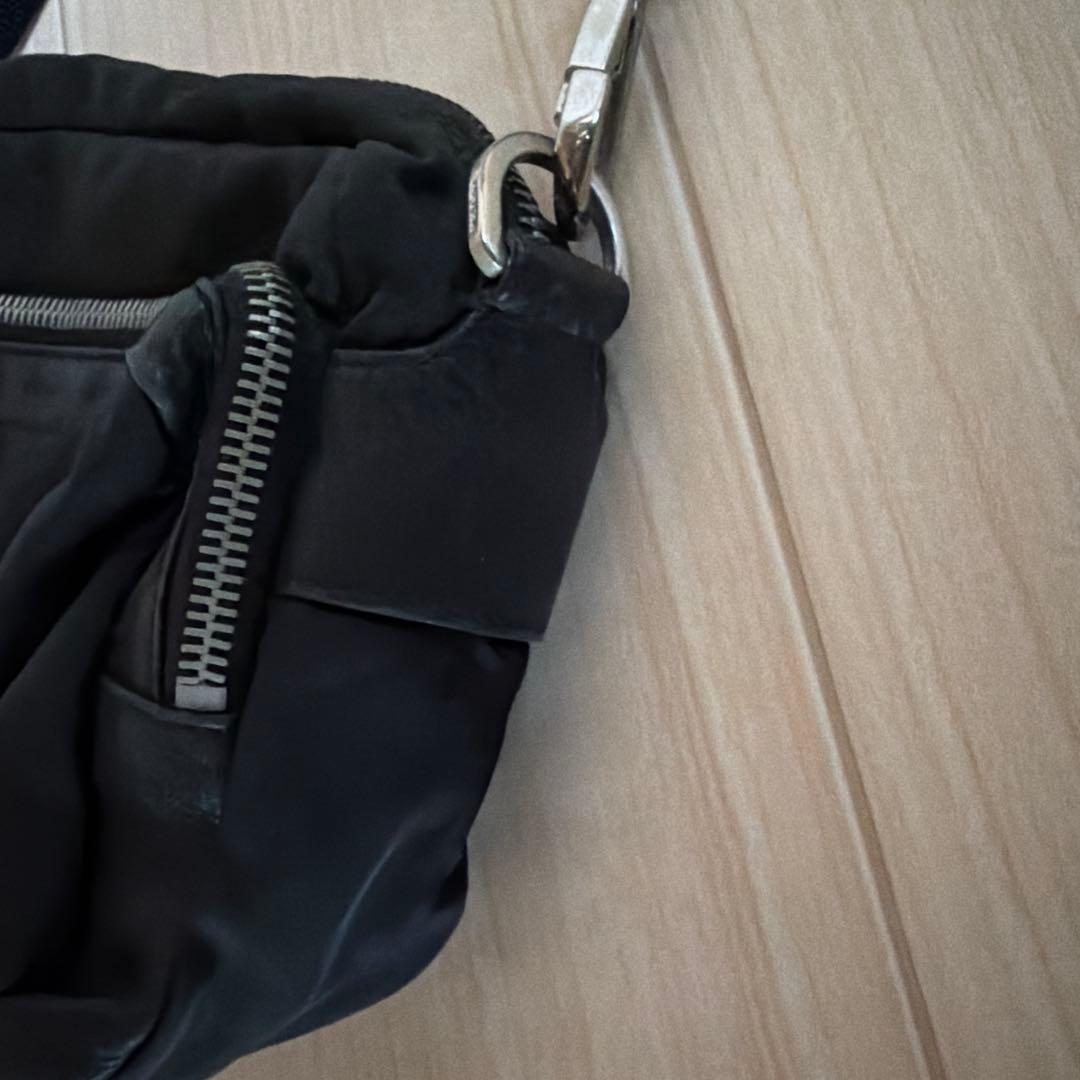 プラダ　ショルダーバッグ