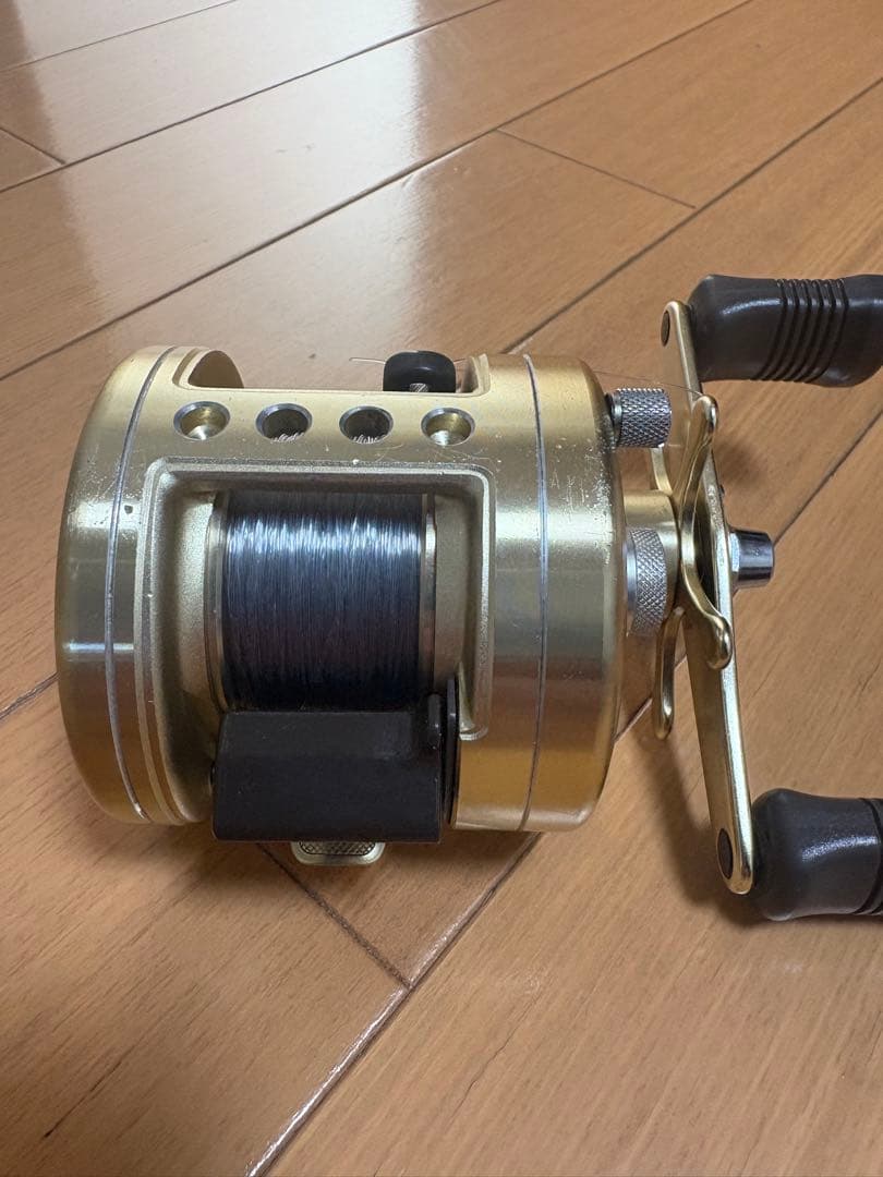 値下げ依頼対応中SHIMANO CALCUTTA 200XT