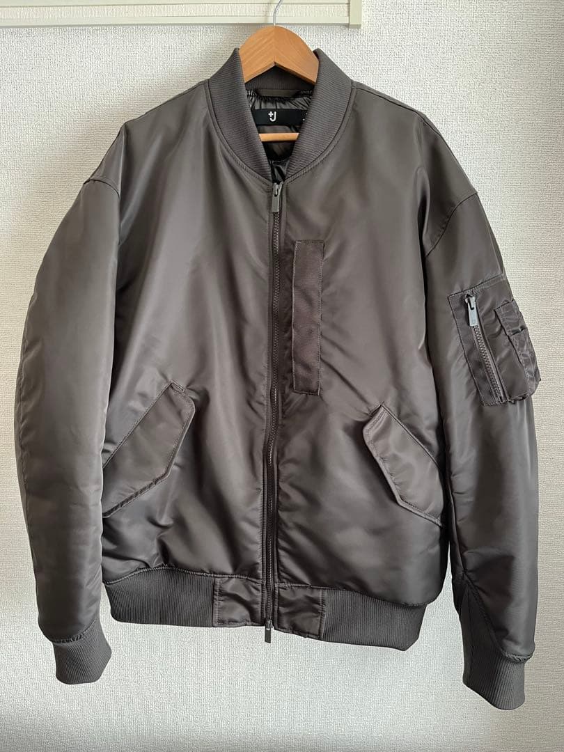 UNIQLO＋J コラボ　ハイブリッドダウンMA-1ブルゾン(ダークグリーン)