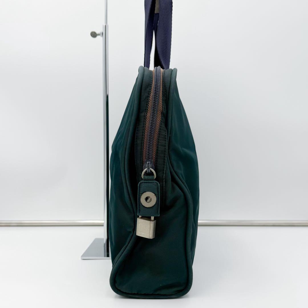 正規品 PRADA ナイロントートバッグ 三角プレート ビジネス 軽量 カーキ