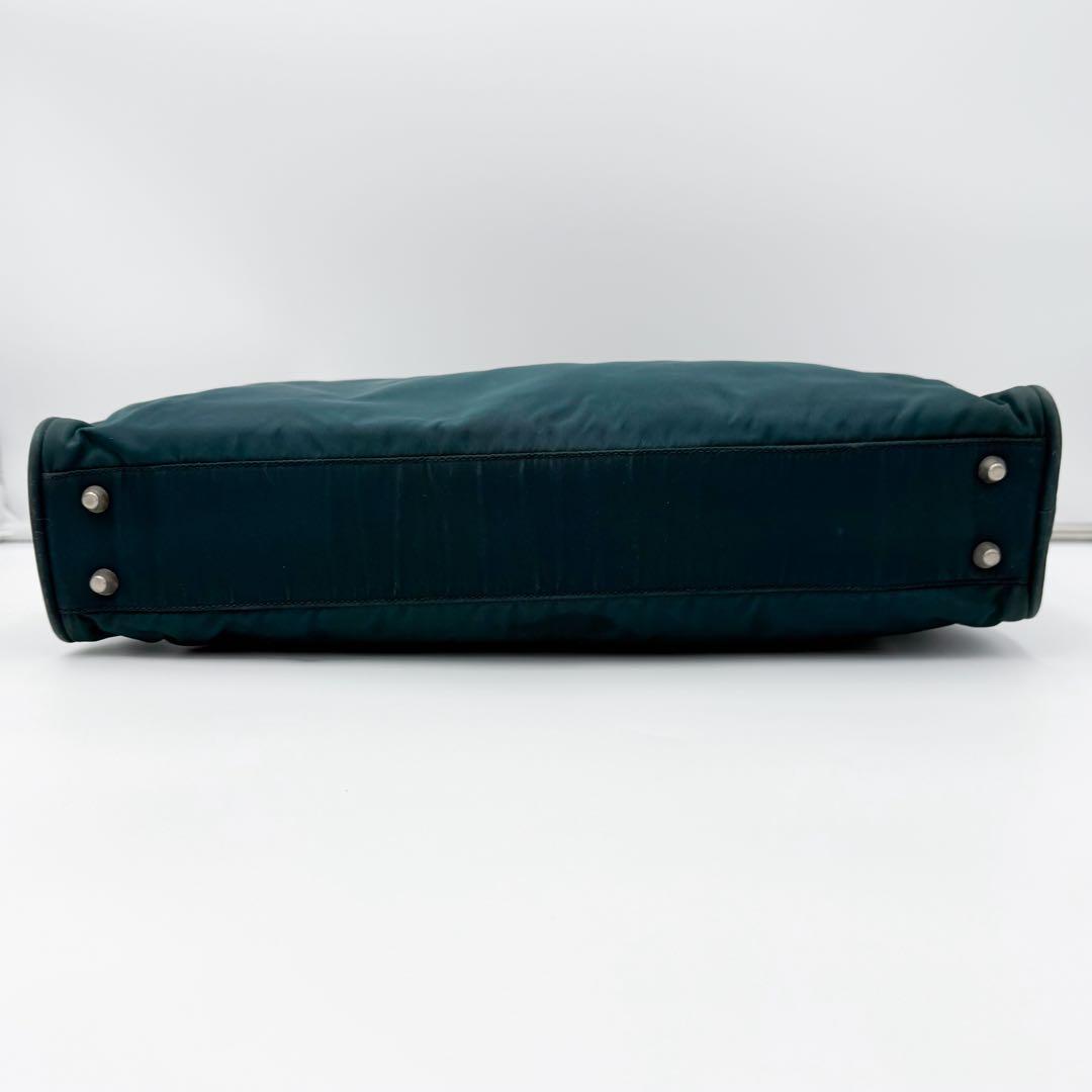 正規品 PRADA ナイロントートバッグ 三角プレート ビジネス 軽量 カーキ