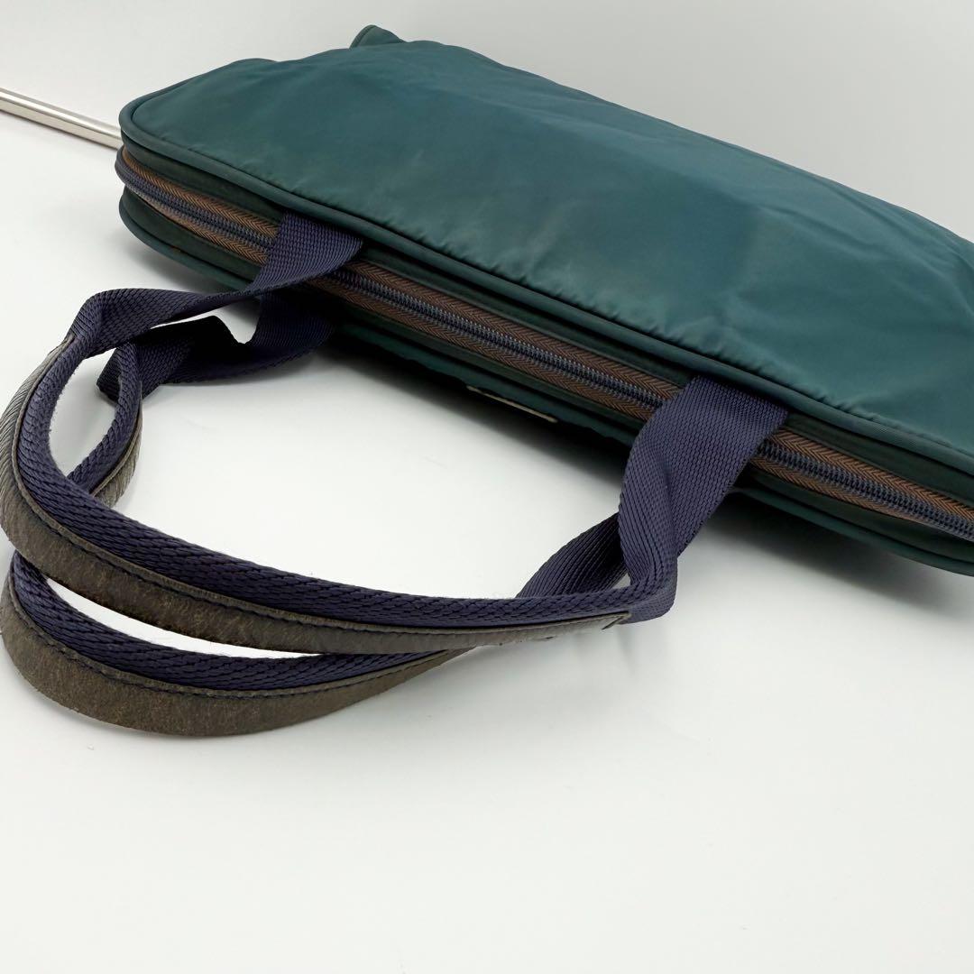 正規品 PRADA ナイロントートバッグ 三角プレート ビジネス 軽量 カーキ