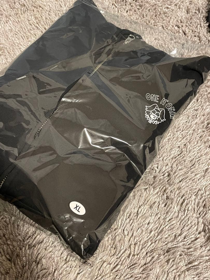 ワンエンオンリー ファンミ ジップパーカー