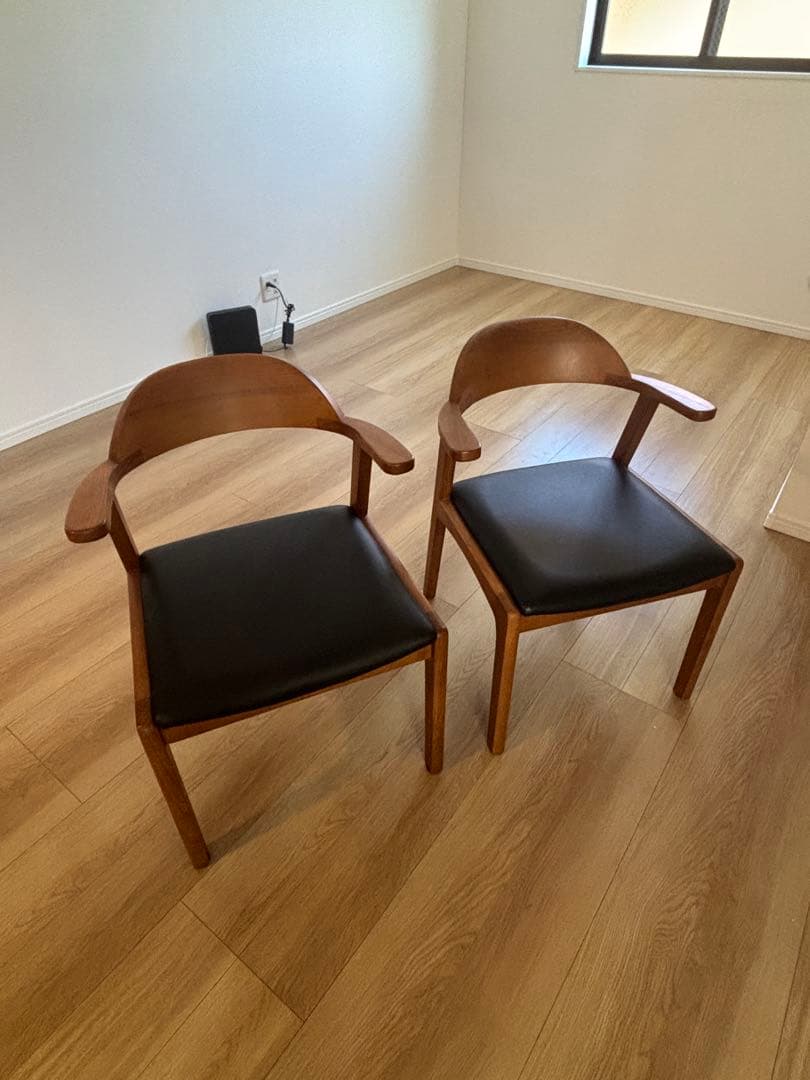 専用　アーム付きダイニングチェア