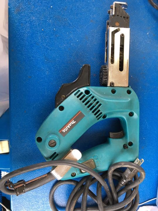 マキタ オートバック スクリュードライバー 6830