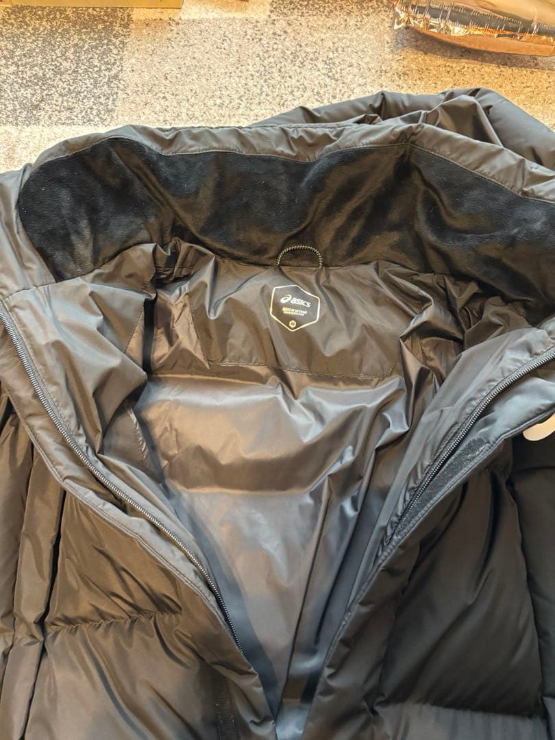 アシックス ベンチコート Mサイズ ブラック　ダウン80%