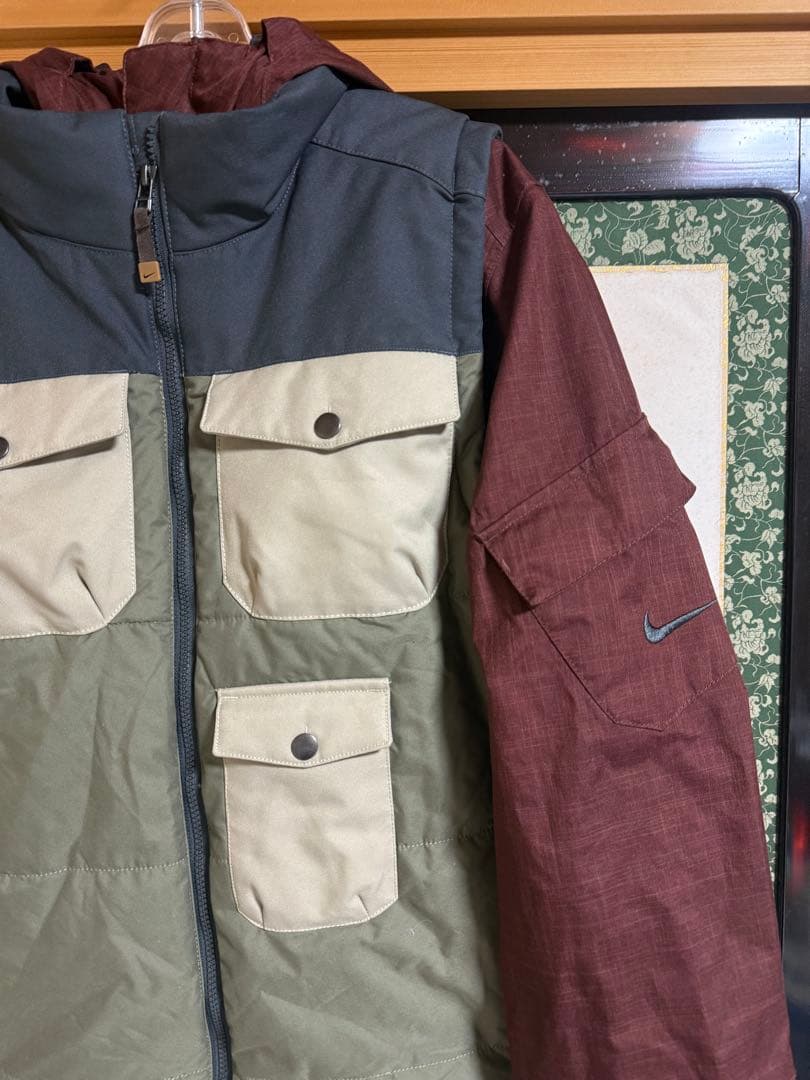 希少　NIKEの　ベスト付き　スノーボードウェア