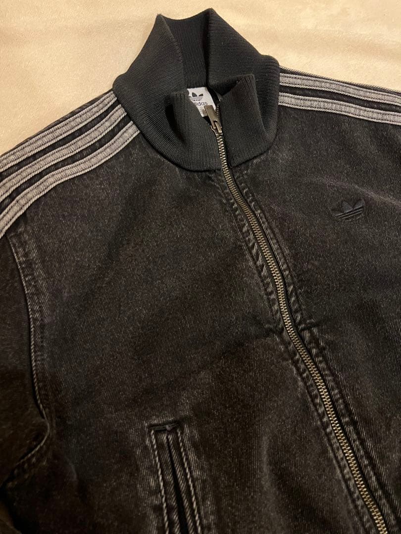 adidas アディカラー　デニムトラックトップ