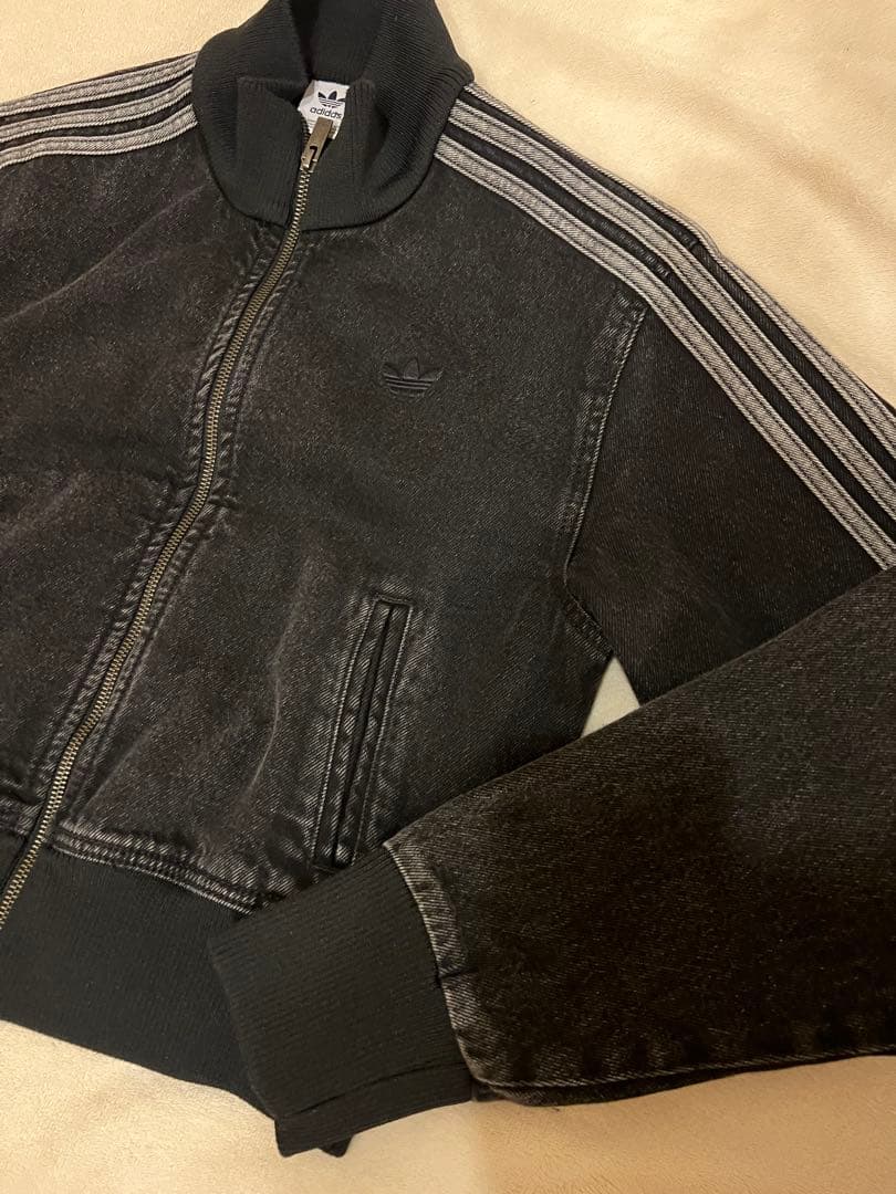 adidas アディカラー　デニムトラックトップ