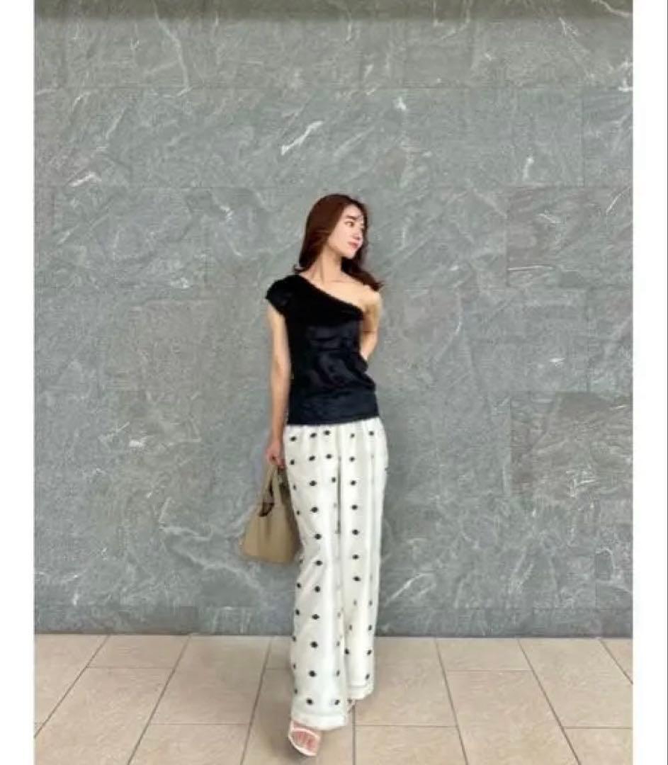 新品未使用　HYEON clover pants