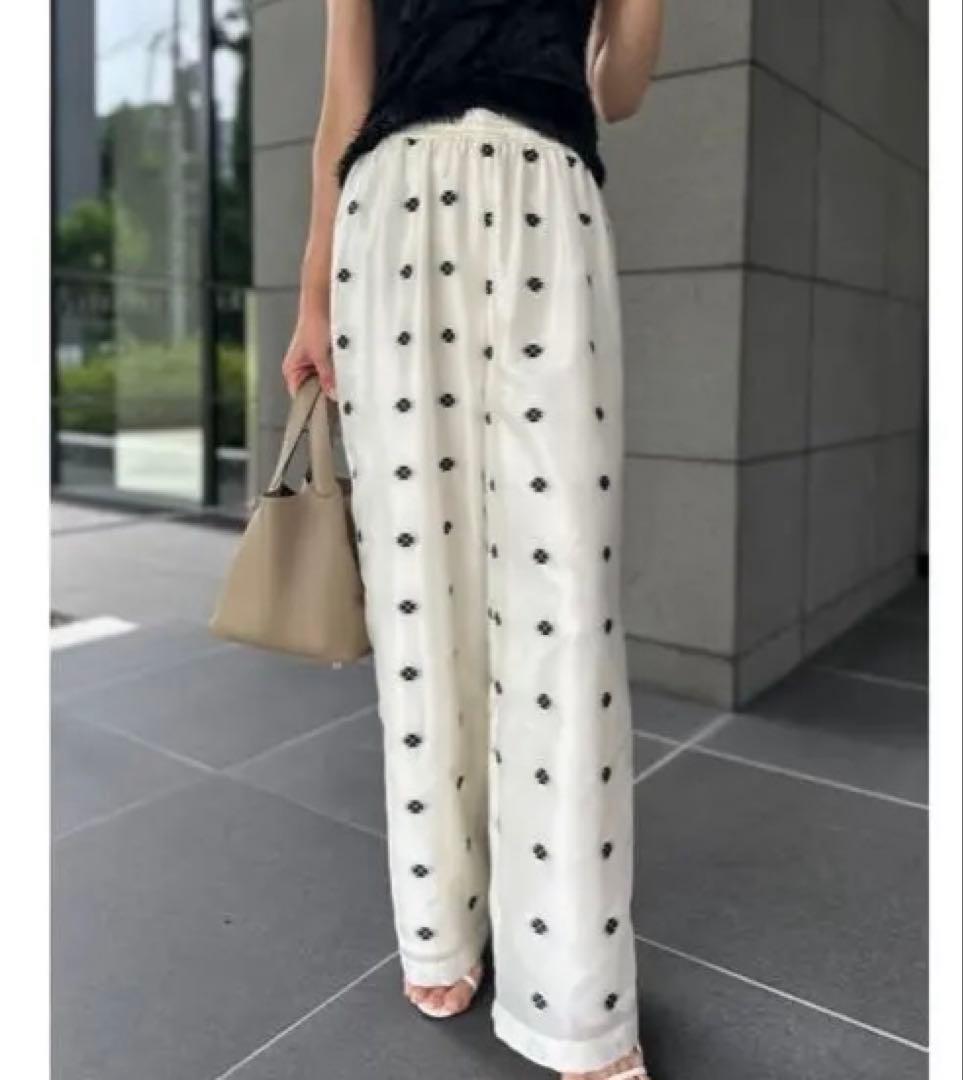 新品未使用　HYEON clover pants