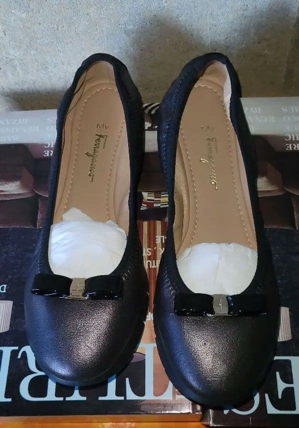 ひ*じ様 フェラガモ　MY　SPORTY　ヴァラリボン付きフラットシューズ