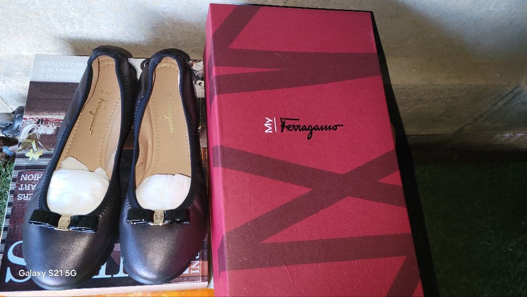 ひ*じ様 フェラガモ　MY　SPORTY　ヴァラリボン付きフラットシューズ