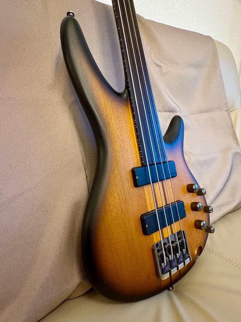 【中古品】SRF700 サンバースト エレキベース