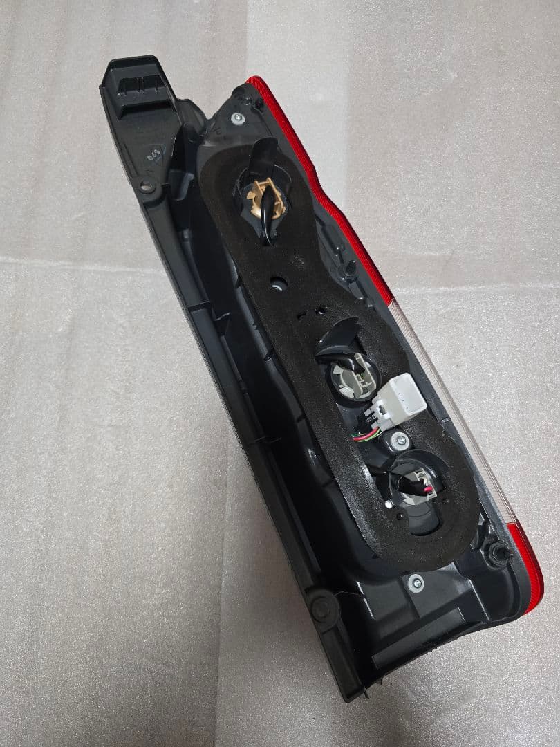 ハイエース 200系 テールライト トヨタ 純正 新車外し 左用 ¹³