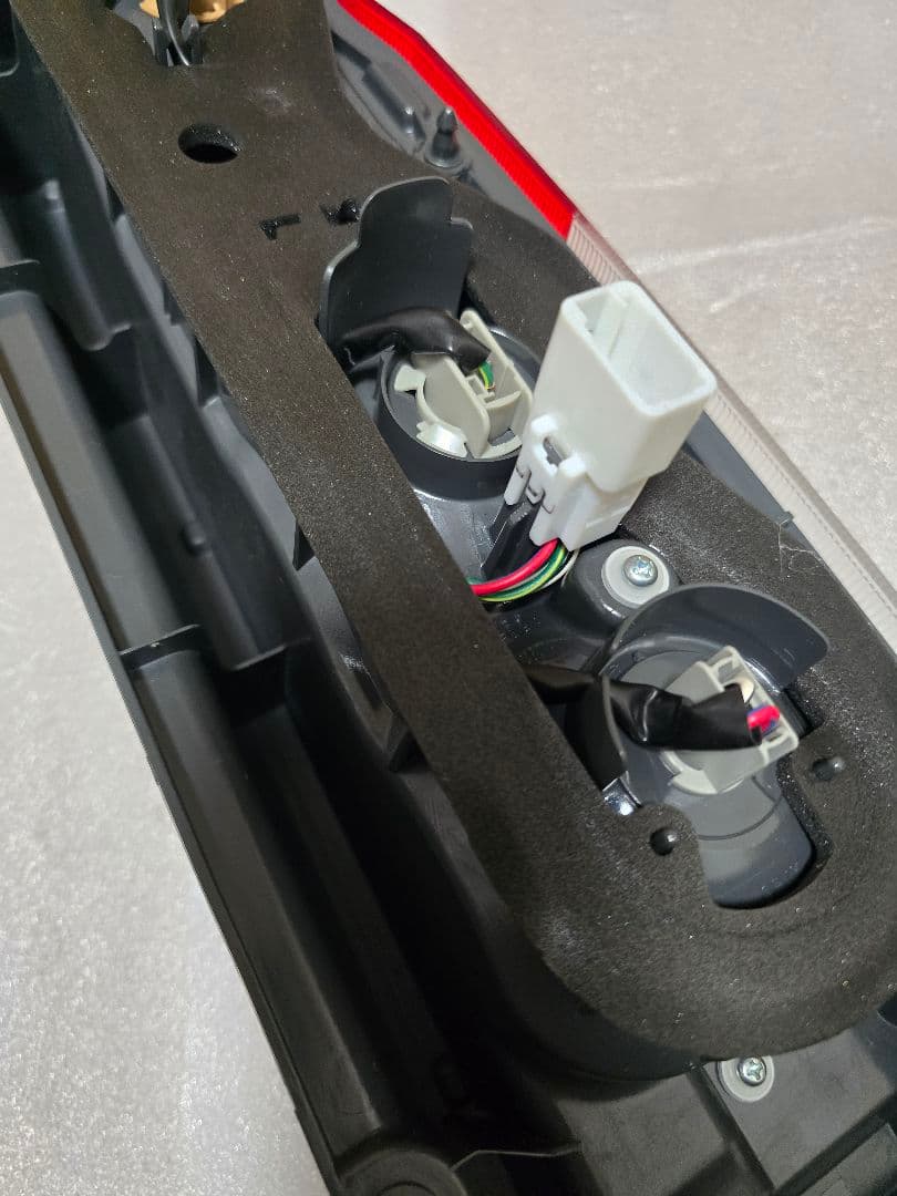 ハイエース 200系 テールライト トヨタ 純正 新車外し 左用 ¹³