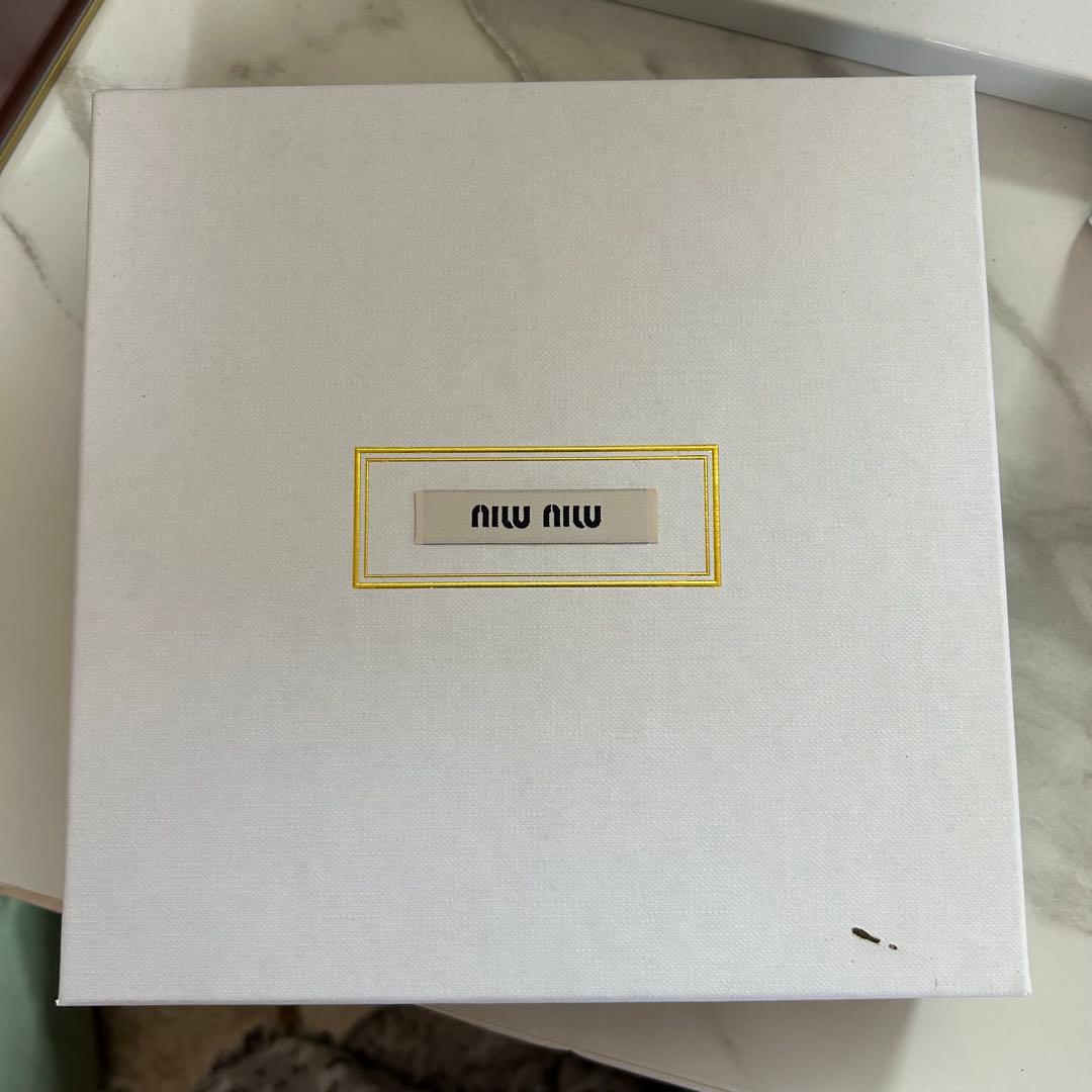 MIU MIU ホワイト　カチューシャ