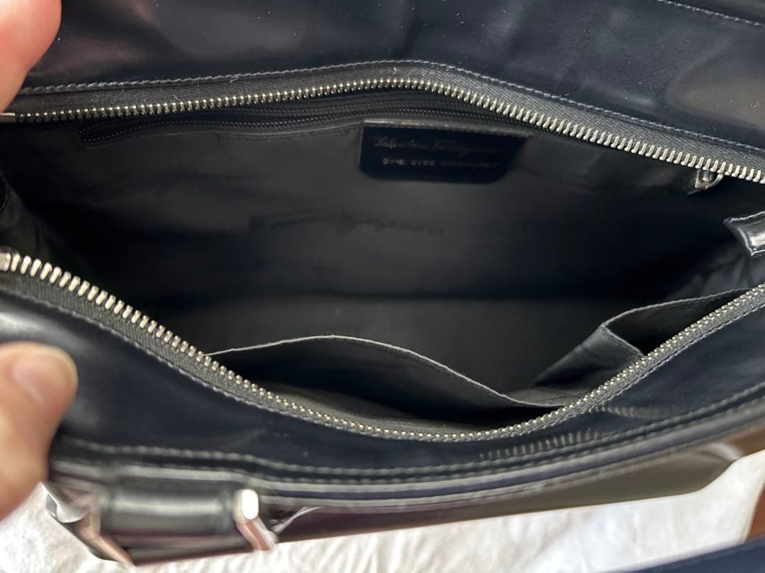 【フェラガモ】皮革ビジネスバッグ