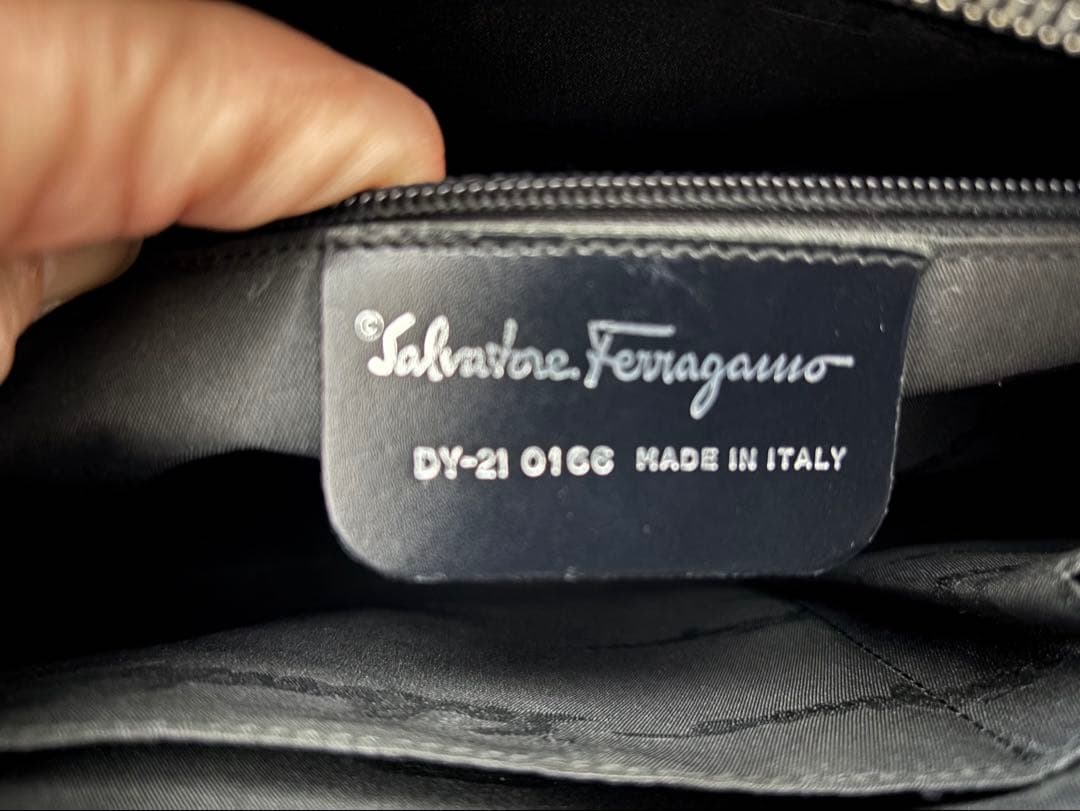 【フェラガモ】皮革ビジネスバッグ