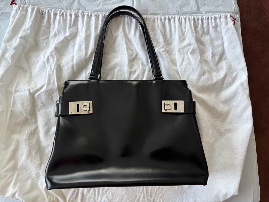 【フェラガモ】皮革ビジネスバッグ